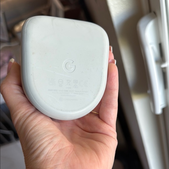 Google pixel Wireless Charger - Picture 2 of 3